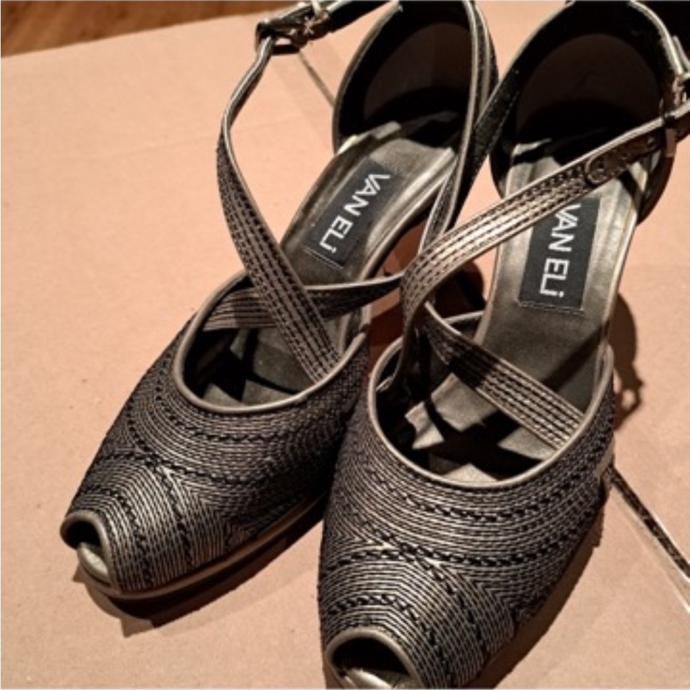 Vaneli Women's Black and Grey Peep-Toe Heels